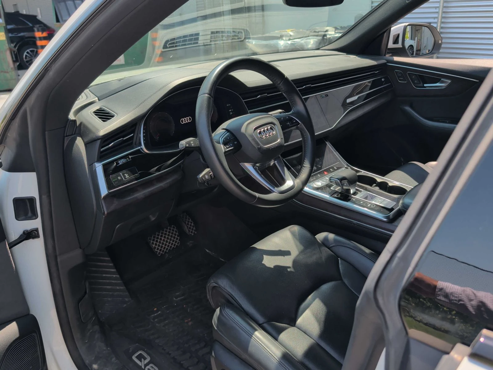 Audi Q8 TECHNIK* Bang & Olufsen* HD Matrix LED, снимка 6 - Автомобили и джипове - 55958644