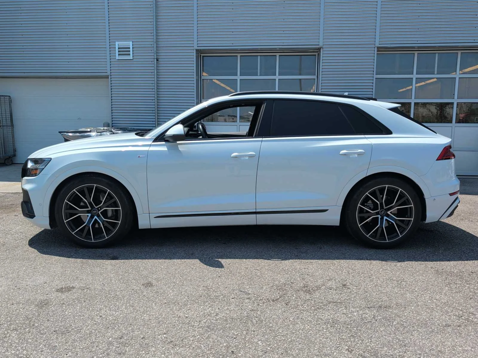 Audi Q8 TECHNIK* Bang & Olufsen* HD Matrix LED, снимка 4 - Автомобили и джипове - 55958644