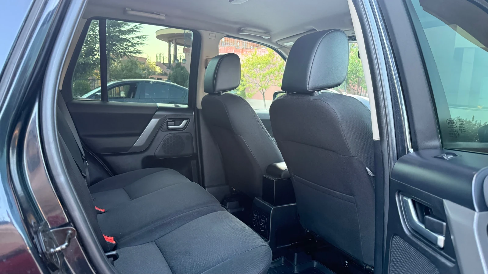 Land Rover Freelander АВТОМАТ* 4х4* АВТОПИЛОТ* OFF-ROAD* ПАРКТОРНИК* ТЕГ, снимка 10 - Автомобили и джипове - 56248632