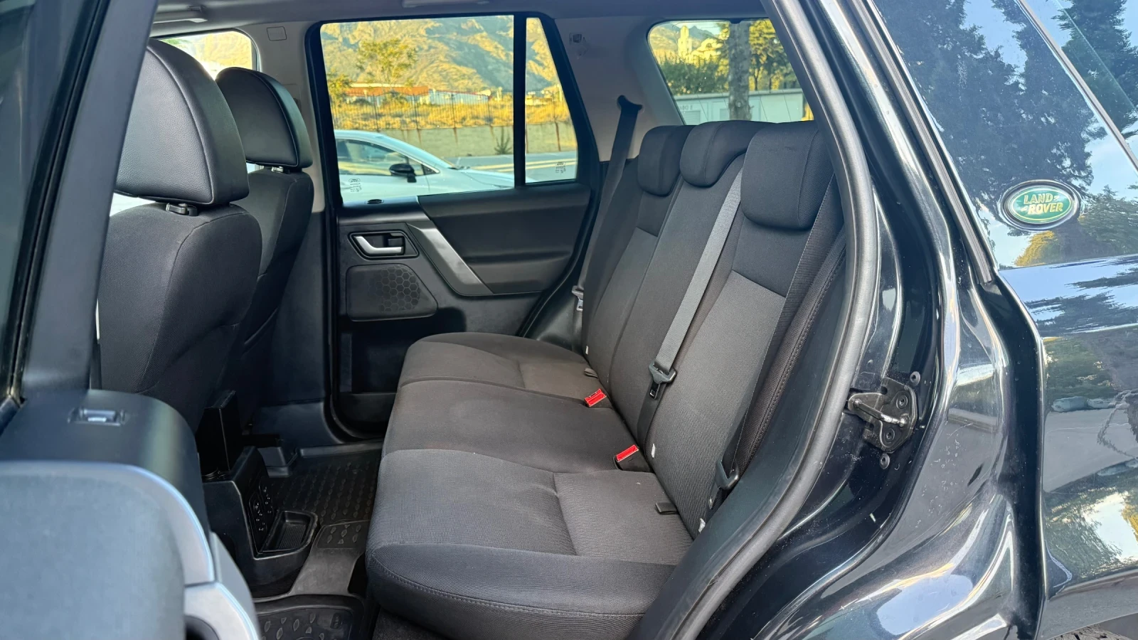 Land Rover Freelander АВТОМАТ* 4х4* АВТОПИЛОТ* OFF-ROAD* ПАРКТОРНИК* ТЕГ, снимка 9 - Автомобили и джипове - 56248632
