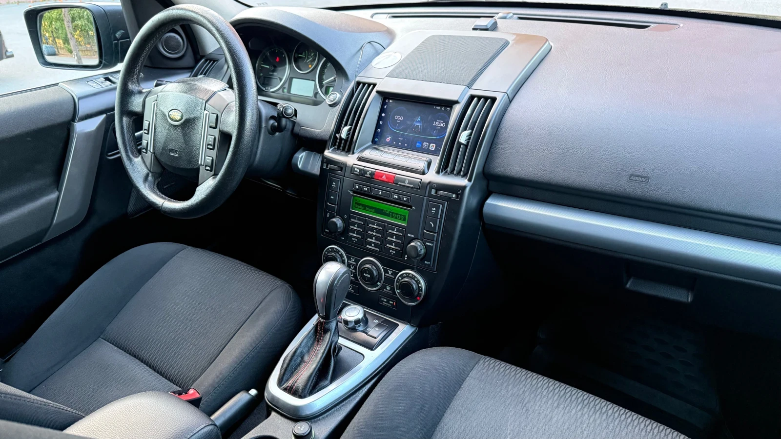 Land Rover Freelander АВТОМАТ* 4х4* АВТОПИЛОТ* OFF-ROAD* ПАРКТОРНИК* ТЕГ, снимка 12 - Автомобили и джипове - 56248632
