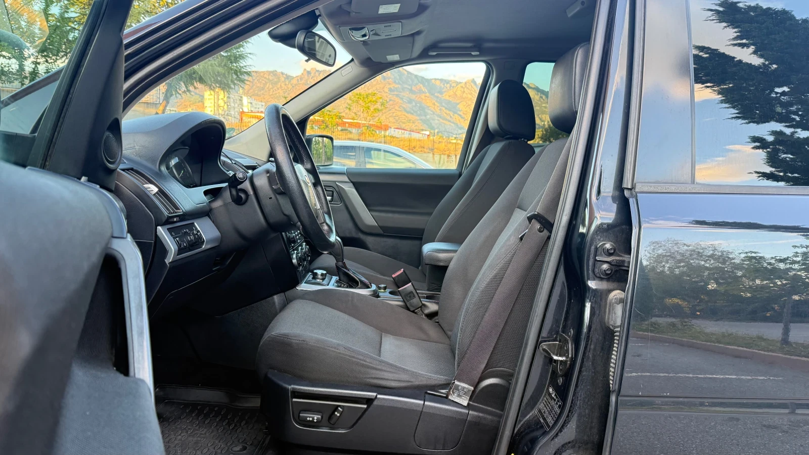 Land Rover Freelander АВТОМАТ* 4х4* АВТОПИЛОТ* OFF-ROAD* ПАРКТОРНИК* ТЕГ, снимка 7 - Автомобили и джипове - 56248632