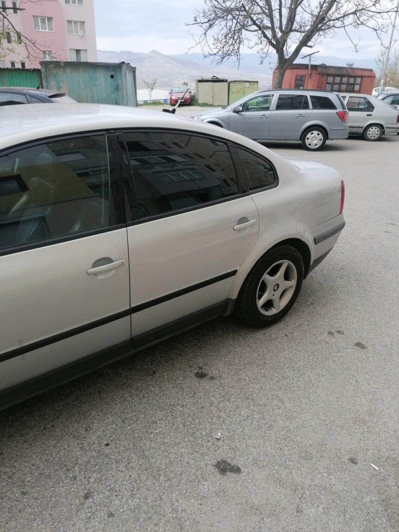 VW Passat 1.9 TDI, снимка 2 - Автомобили и джипове - 49611883