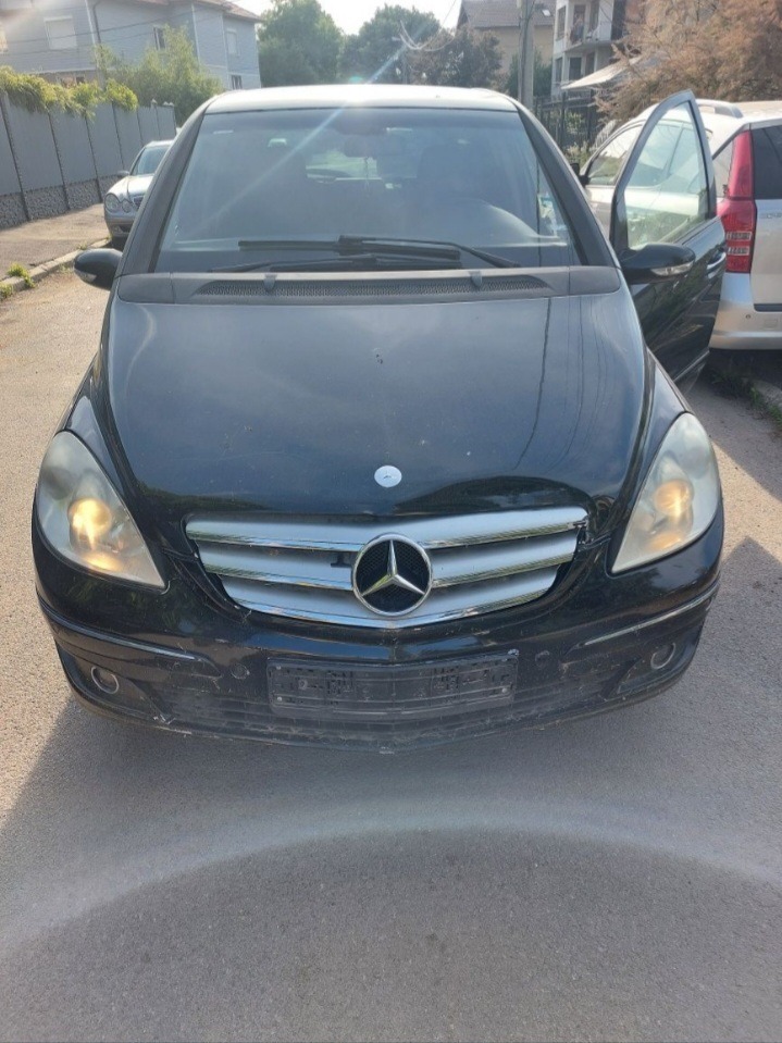 Mercedes-Benz B 200, снимка 1 - Автомобили и джипове - 46271983
