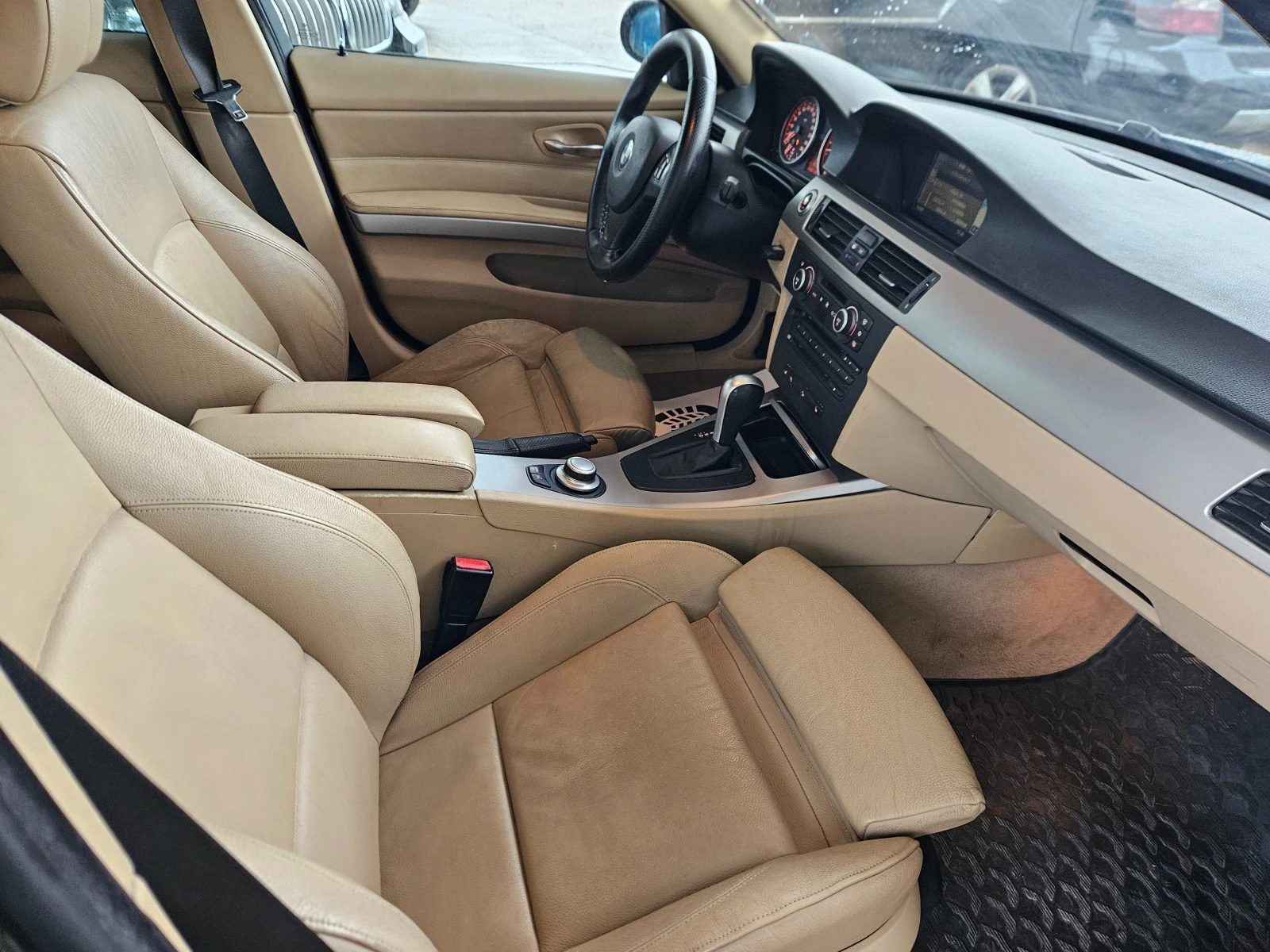 BMW 330 M PAKET/ЛИЗИНГ, снимка 11 - Автомобили и джипове - 53999665