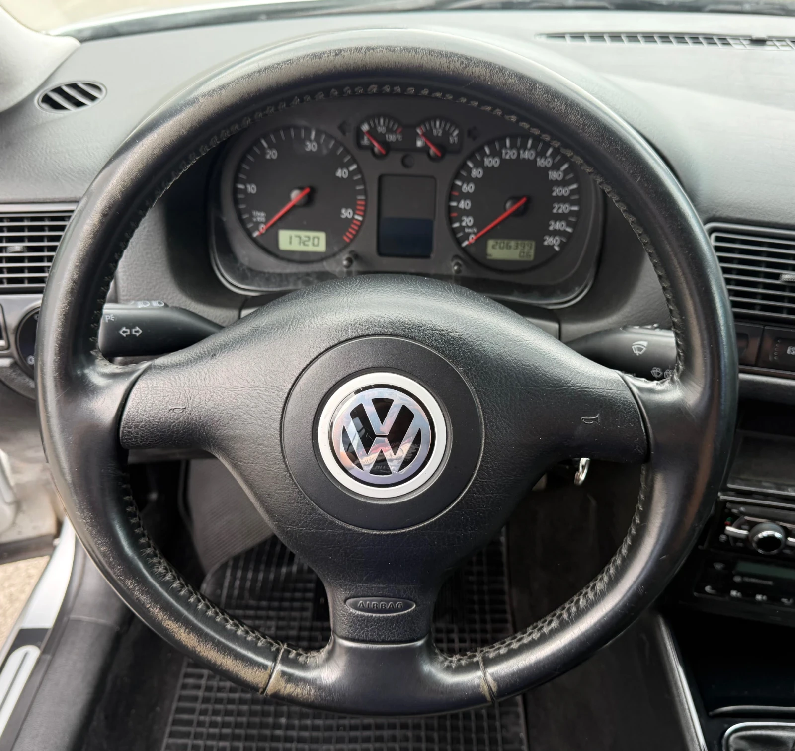 VW Golf 1.9TDi/101kc/Климатроник/Трилъчев волан, снимка 10 - Автомобили и джипове - 54177480