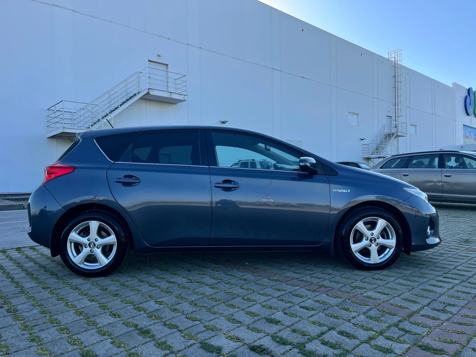 Toyota Auris 1, 8i-HYBRID/NAVI/КАМЕРА/ПОДГРЕВ/ТОП!!!, снимка 7 - Автомобили и джипове - 54459437