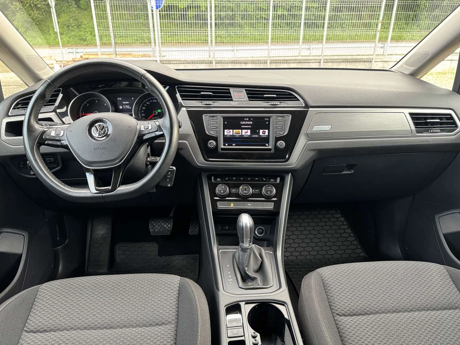 VW Touran DIESEL* AVTOMAT* UNIKAT* evro6* , снимка 11 - Автомобили и джипове - 54634476
