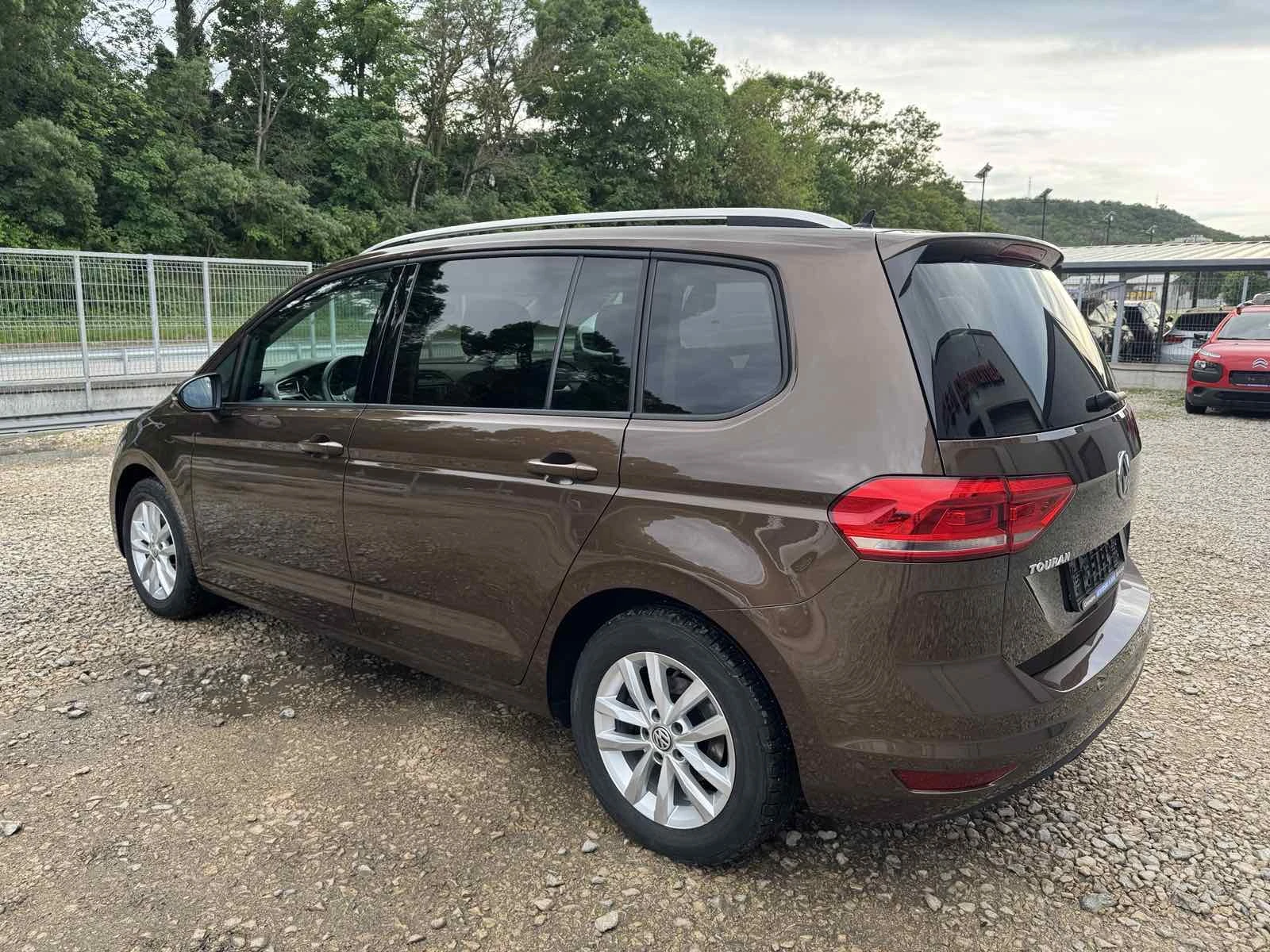 VW Touran DIESEL* AVTOMAT* UNIKAT* evro6* , снимка 8 - Автомобили и джипове - 54634476