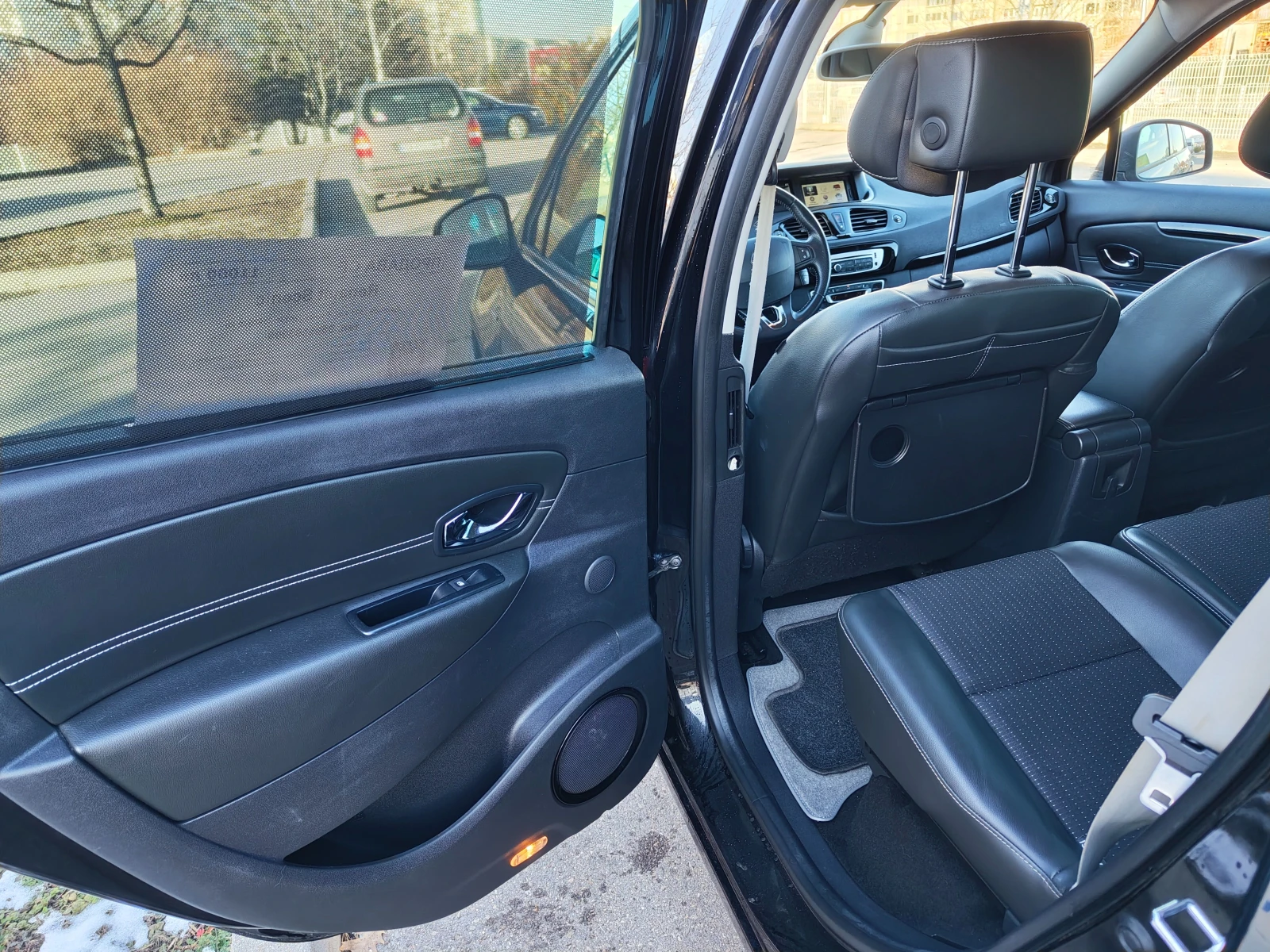 Renault Scenic BOSE 131, снимка 13 - Автомобили и джипове - 55183536