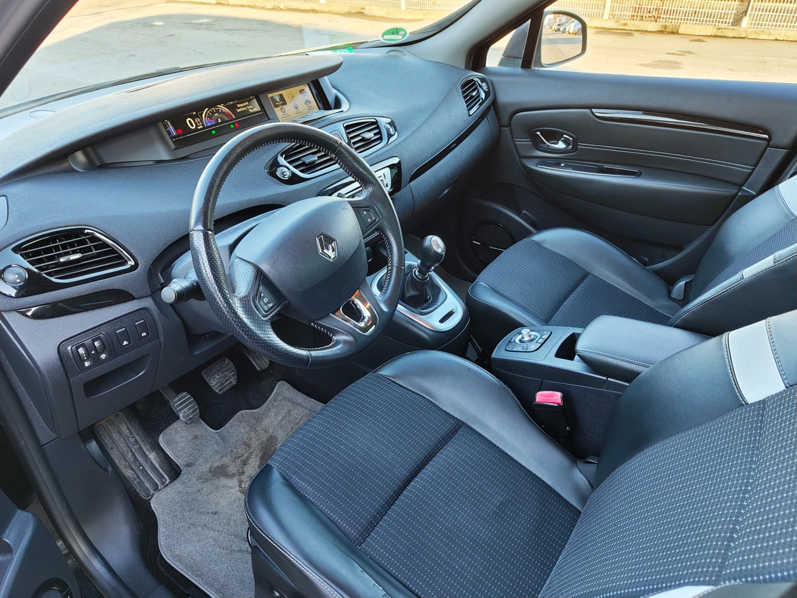 Renault Scenic BOSE 131, снимка 6 - Автомобили и джипове - 55183536