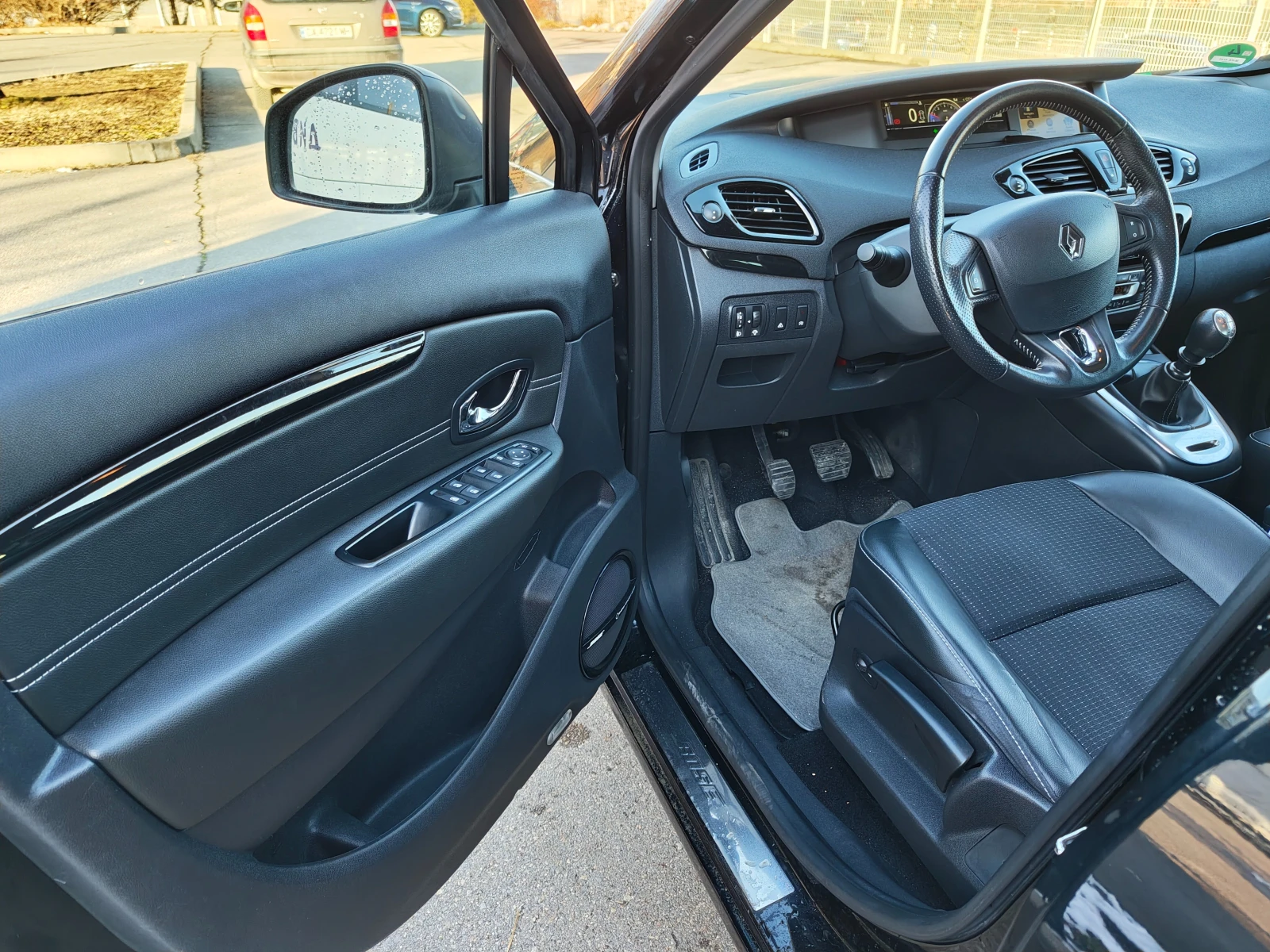 Renault Scenic BOSE 131, снимка 5 - Автомобили и джипове - 55183536