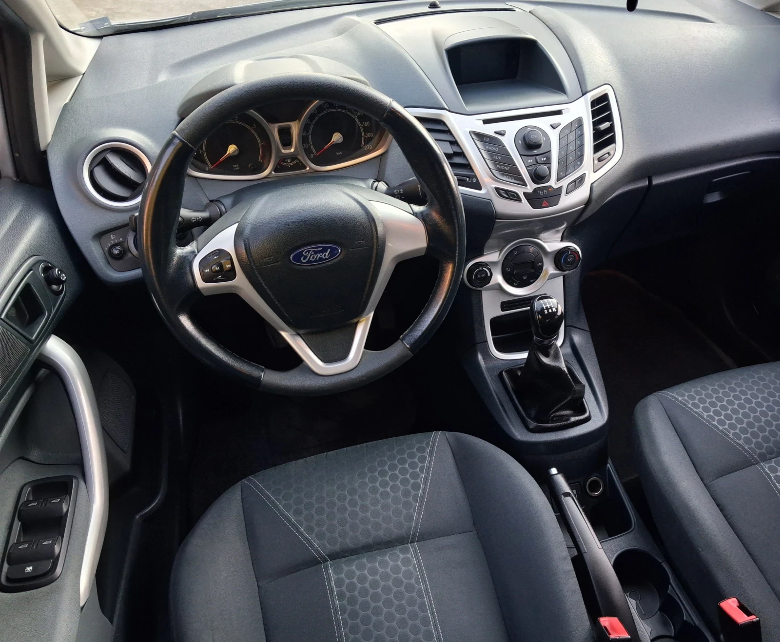 Ford Fiesta 1.3, снимка 5 - Автомобили и джипове - 55200041