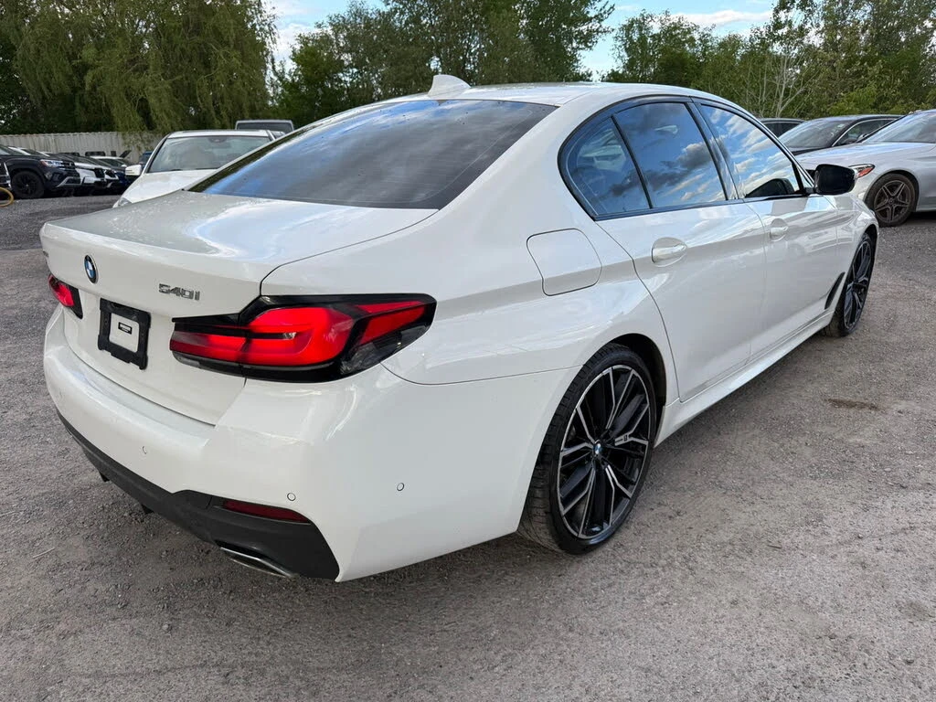 BMW 540 i xDrive* M SPORT* BOWERS & WILKINS* DISTRONIC* , снимка 4 - Автомобили и джипове - 55284581