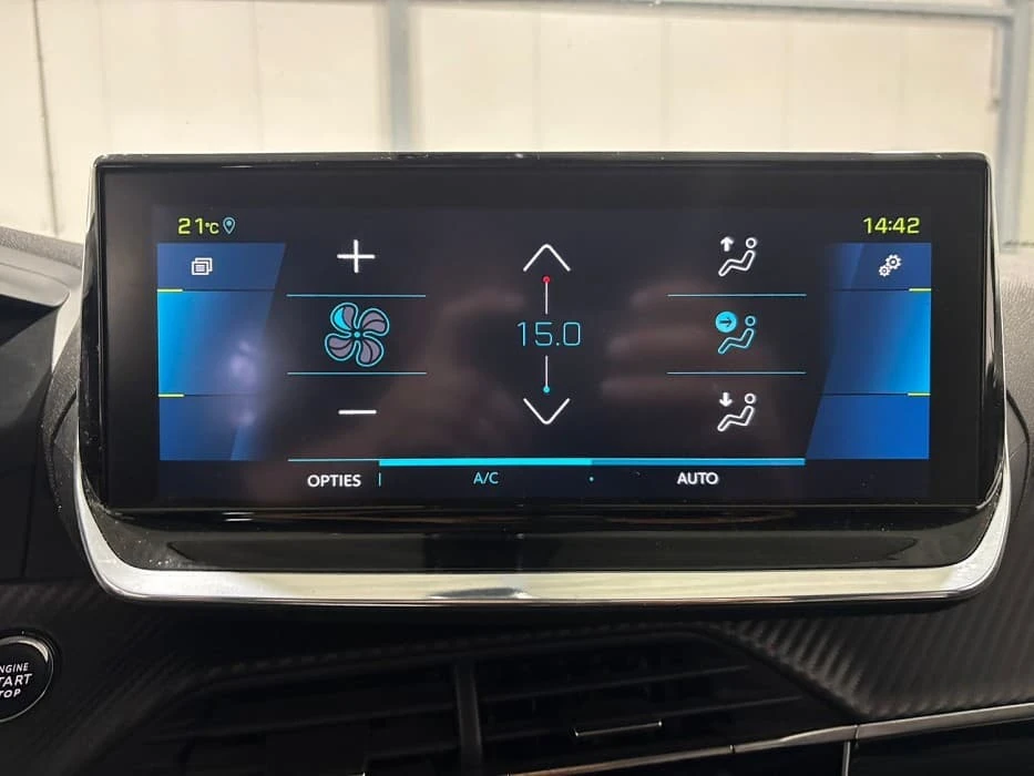 Peugeot 2008  Electric ALLURE 50KW 91% SOH Сертификат, снимка 14 - Автомобили и джипове - 56245652