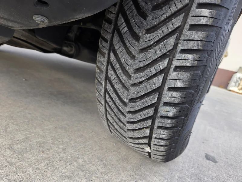 Dacia Duster 1.6i/ ГАЗ/ 2015г. / УНИКАТ, снимка 13 - Автомобили и джипове - 53079239