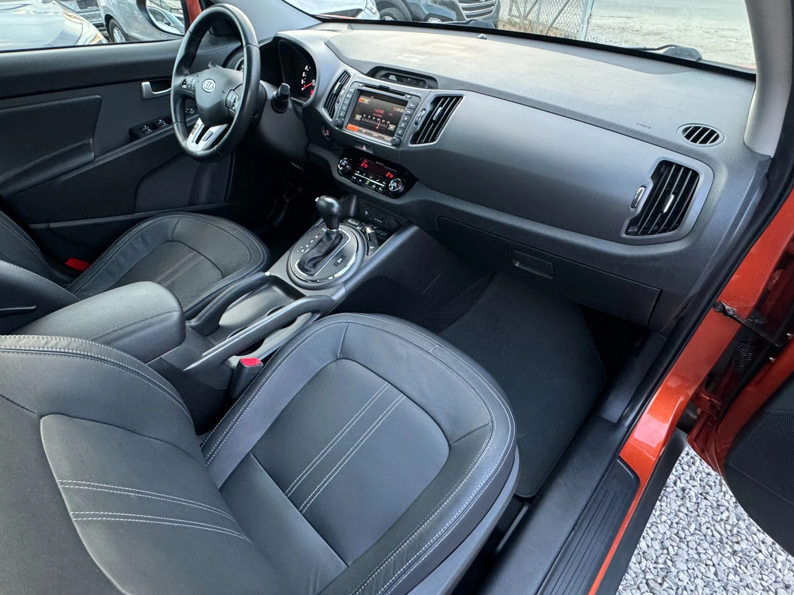 Kia Sportage 2.0 Crdi ! AWD ! Premium ! SWISS ! - изображение 10