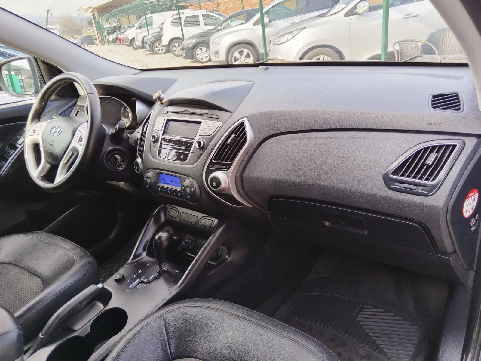 Hyundai IX35 2000i GPL 4х4 Автомат - Типтроник, снимка 14 - Автомобили и джипове - 53861817