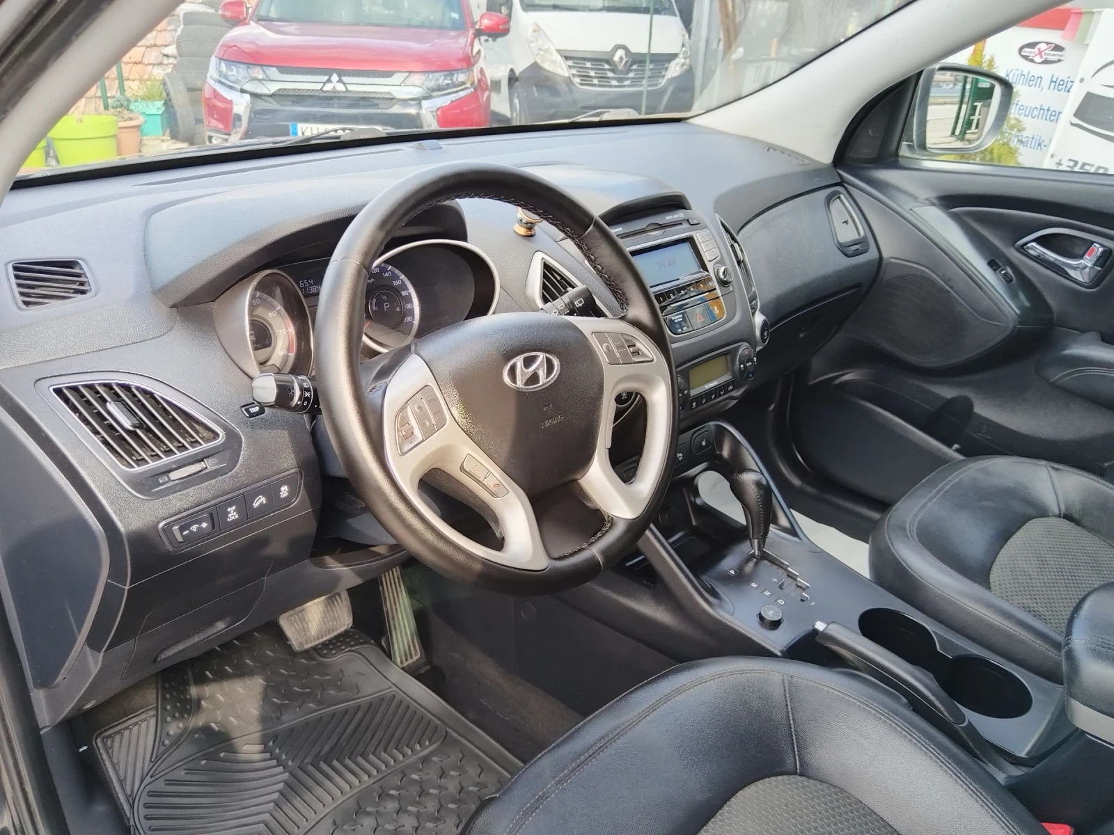 Hyundai IX35 2000i GPL 4х4 Автомат - Типтроник, снимка 9 - Автомобили и джипове - 53861817