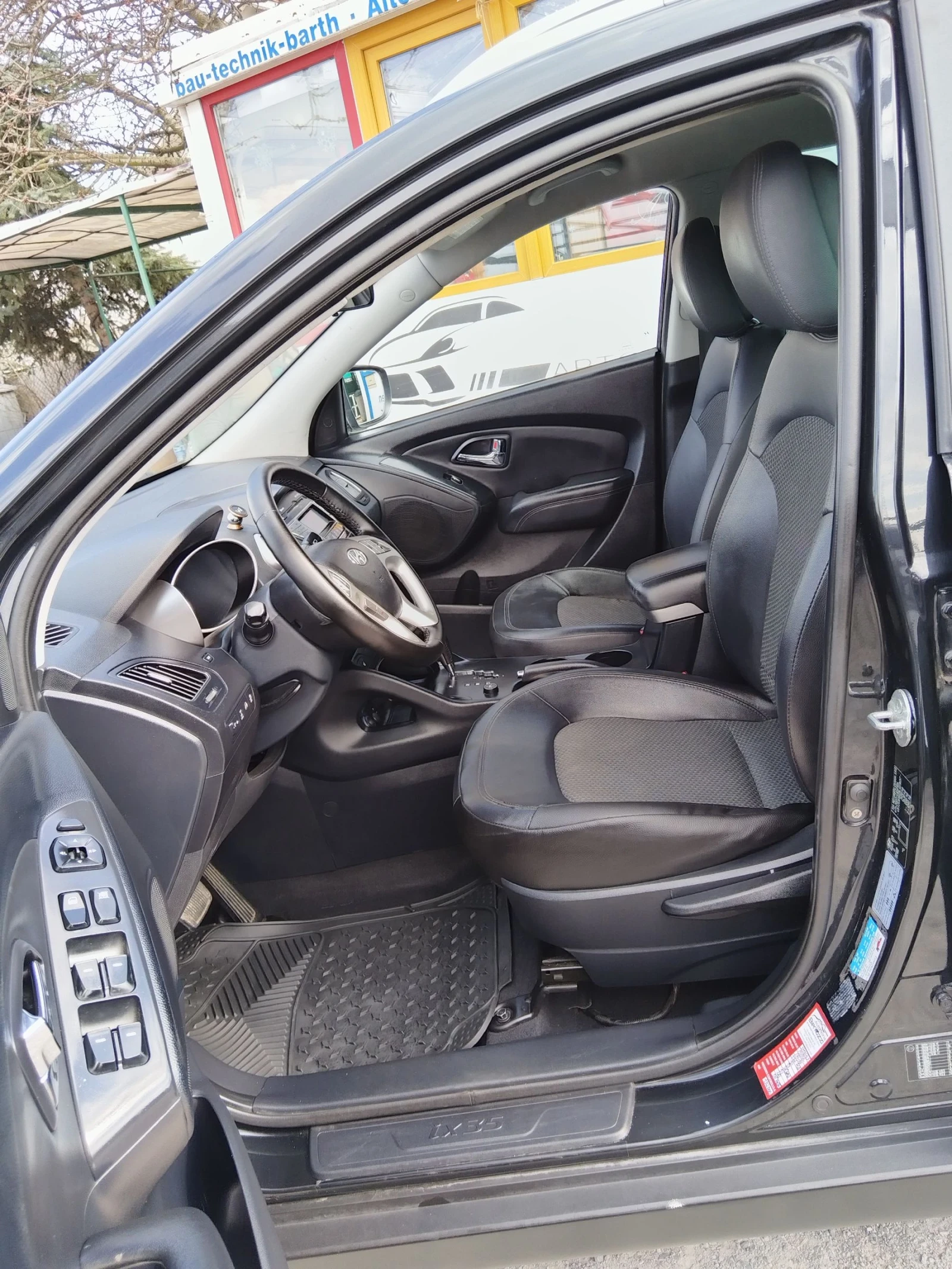Hyundai IX35 2000i GPL 4х4 Автомат - Типтроник, снимка 10 - Автомобили и джипове - 53861817