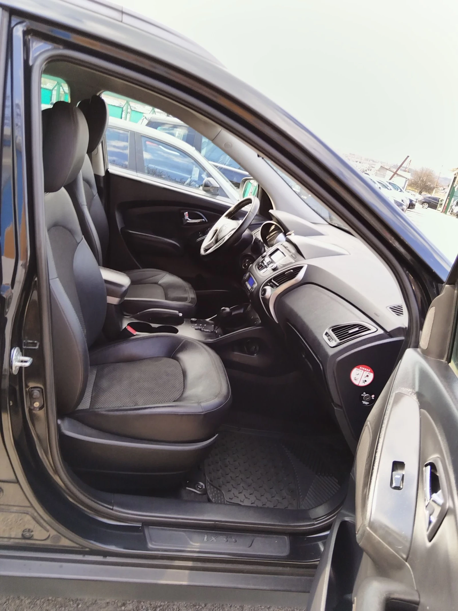 Hyundai IX35 2000i GPL 4х4 Автомат - Типтроник, снимка 13 - Автомобили и джипове - 53861817