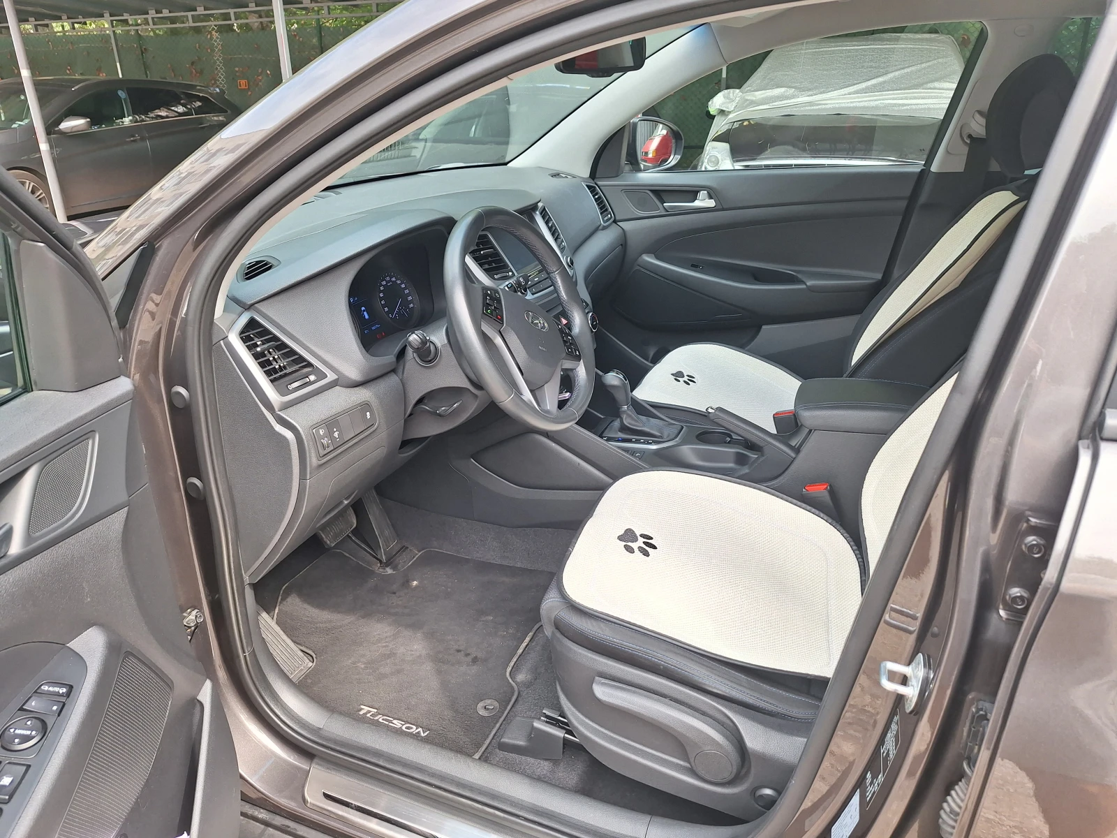 Hyundai Tucson 2.0crdi 4x4, снимка 6 - Автомобили и джипове - 56242285
