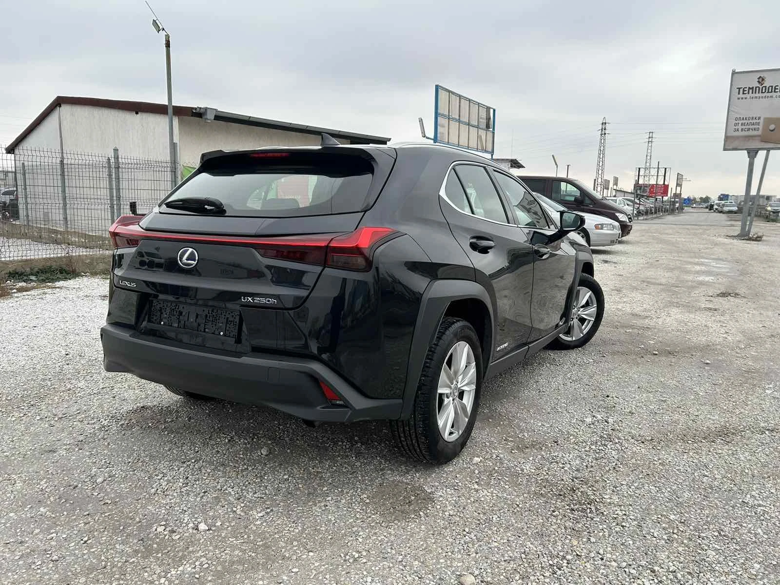 Lexus UX 250h 2.0 Hybrid ACC, снимка 4 - Автомобили и джипове - 55500679