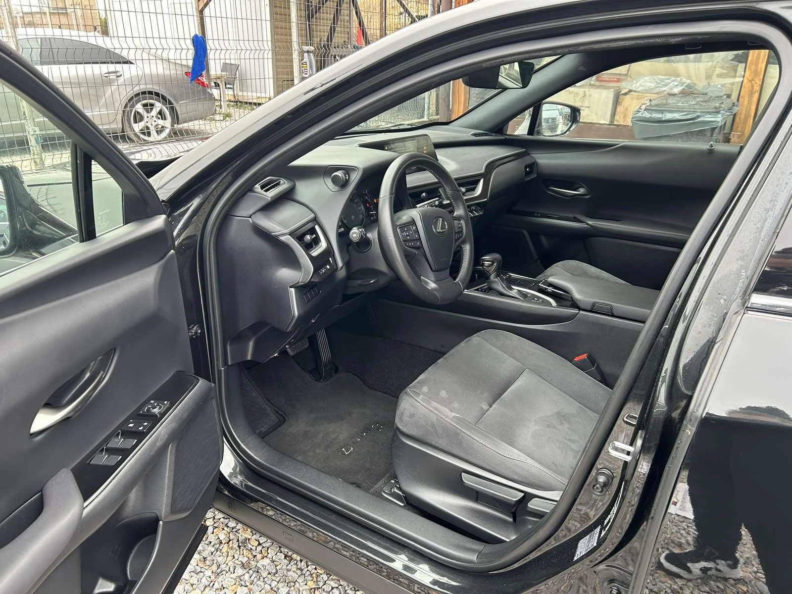 Lexus UX 250h 2.0 Hybrid ACC, снимка 9 - Автомобили и джипове - 55500679