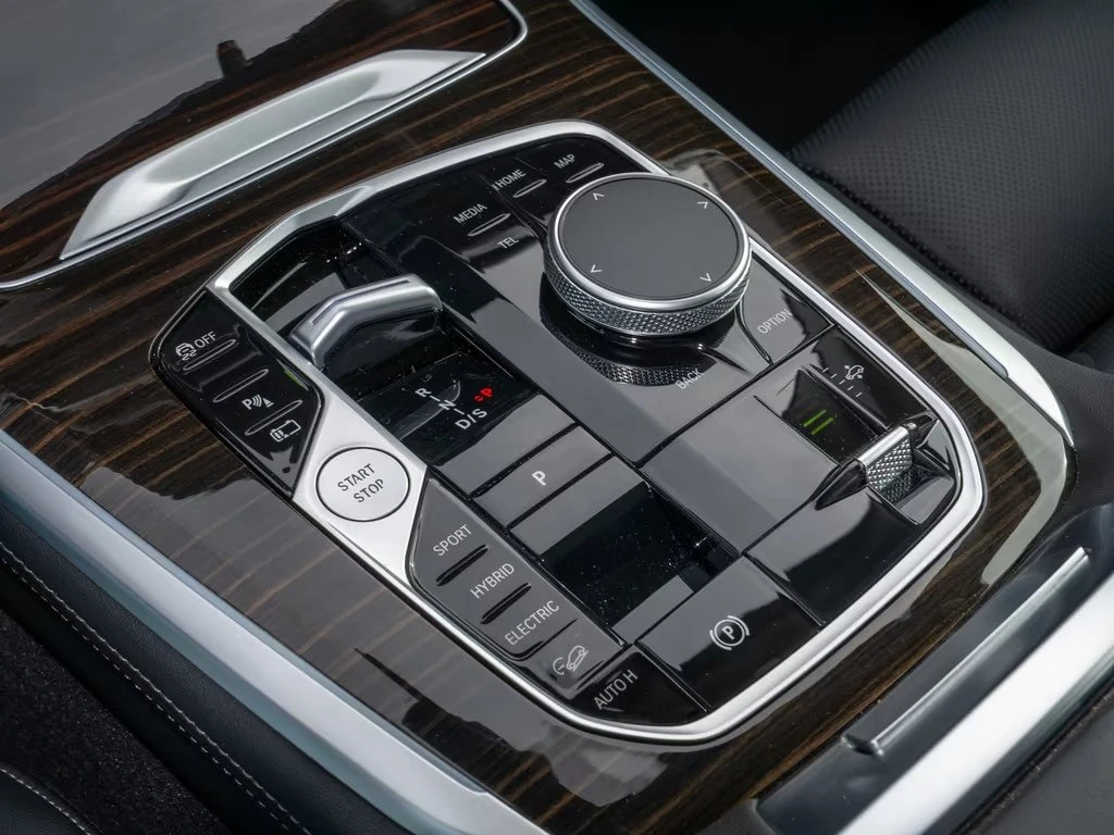 BMW X5 xDrive50e/INDIVIDUAL/PANO/WIDESCREEN/ICONICSOUND, снимка 12 - Автомобили и джипове - 55843823