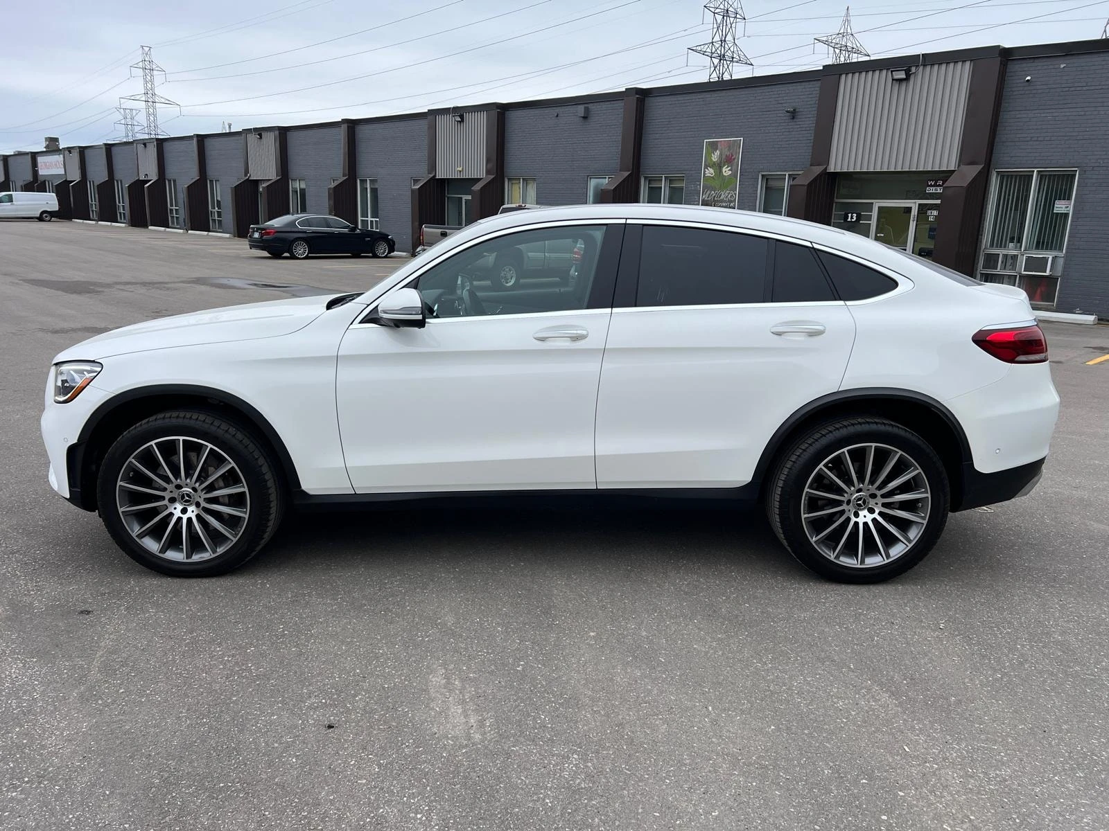 Mercedes-Benz GLC 300  * CARFAX * , снимка 2 - Автомобили и джипове - 56131352