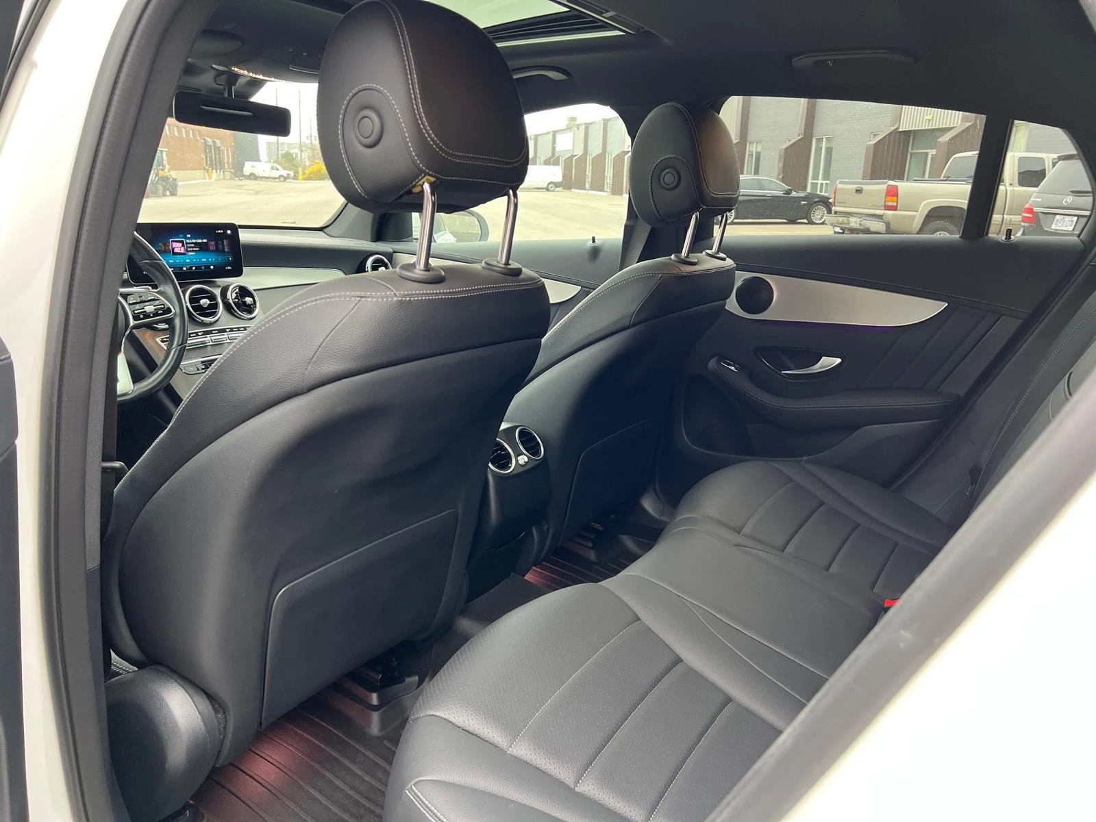 Mercedes-Benz GLC 300  * CARFAX * , снимка 10 - Автомобили и джипове - 56131352