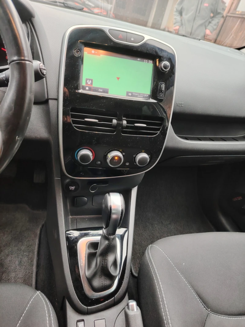 Renault Clio 1.2i, снимка 6 - Автомобили и джипове - 48981759