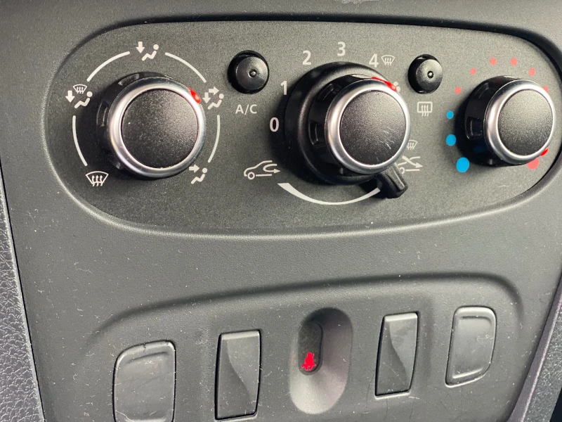 Dacia Sandero Benzin/Gaz/100000km/, снимка 15 - Автомобили и джипове - 52677398