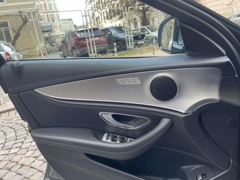 Mercedes-Benz 220, снимка 11 - Автомобили и джипове - 52973293