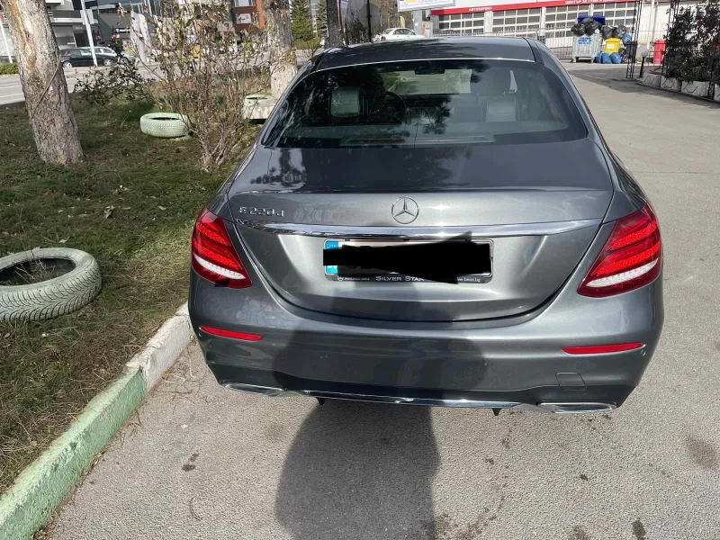 Mercedes-Benz 220, снимка 2 - Автомобили и джипове - 52973293