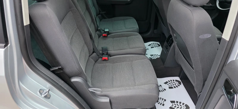 VW Touran 2.0 TDI * ОБСЛУЖЕН* * NAVI* * ANDROID* * CAMERA* , снимка 15 - Автомобили и джипове - 53298366