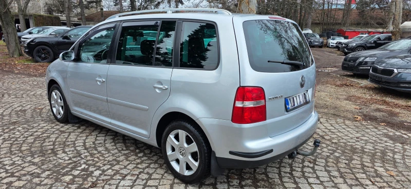 VW Touran 2.0 TDI * ОБСЛУЖЕН* * NAVI* * ANDROID* * CAMERA* , снимка 7 - Автомобили и джипове - 53298366