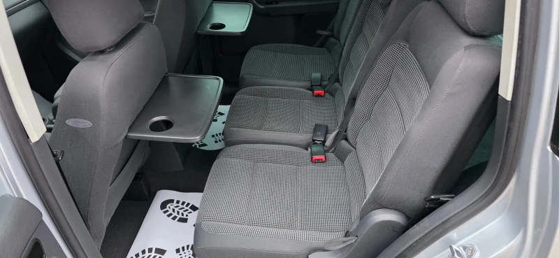 VW Touran 2.0 TDI * ОБСЛУЖЕН* * NAVI* * ANDROID* * CAMERA* , снимка 16 - Автомобили и джипове - 53298366