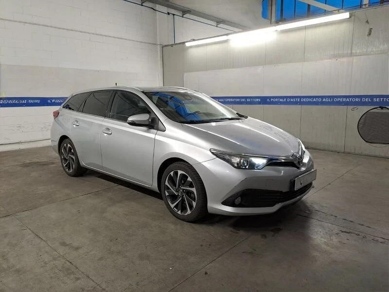 Toyota Auris * 1.6d-4d* Facelift* 2016* , снимка 2 - Автомобили и джипове - 52973447