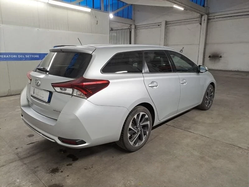 Toyota Auris * 1.6d-4d* Facelift* 2016* , снимка 3 - Автомобили и джипове - 52973447