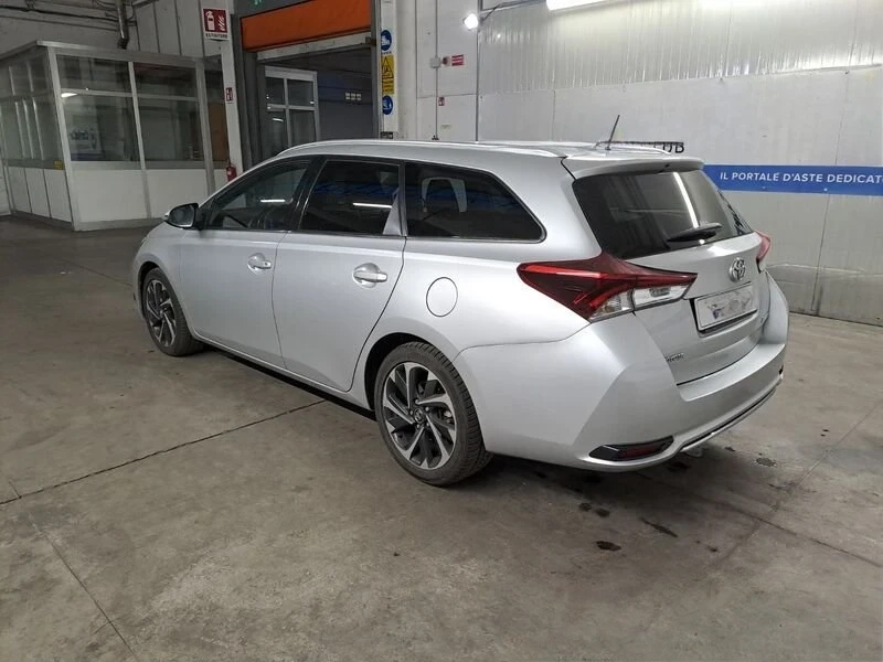 Toyota Auris * 1.6d-4d* Facelift* 2016* , снимка 4 - Автомобили и джипове - 52973447