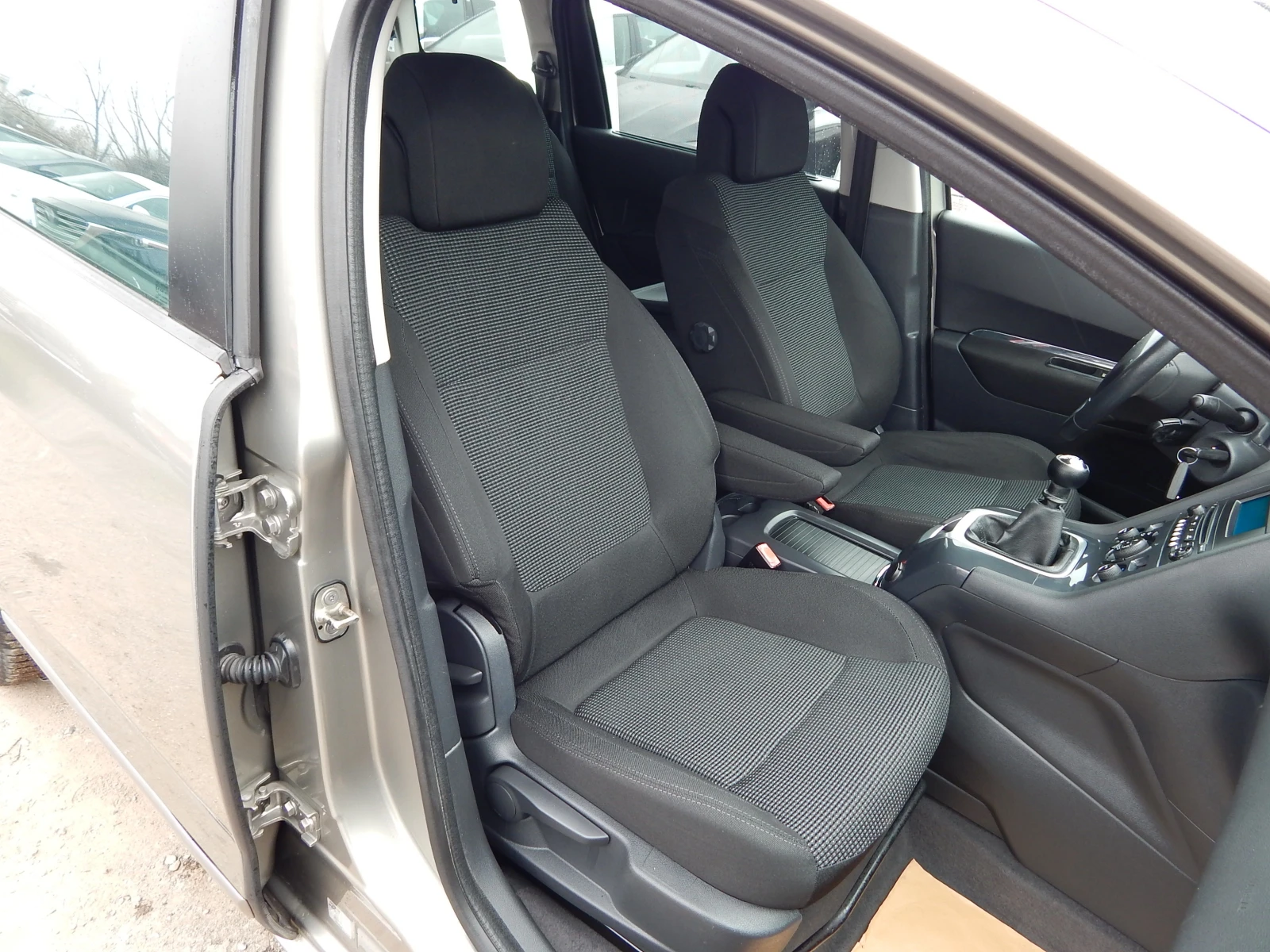 Peugeot 5008 1.6HDI* 158000km.* КАТО НОВА* 7места* , снимка 16 - Автомобили и джипове - 53888696