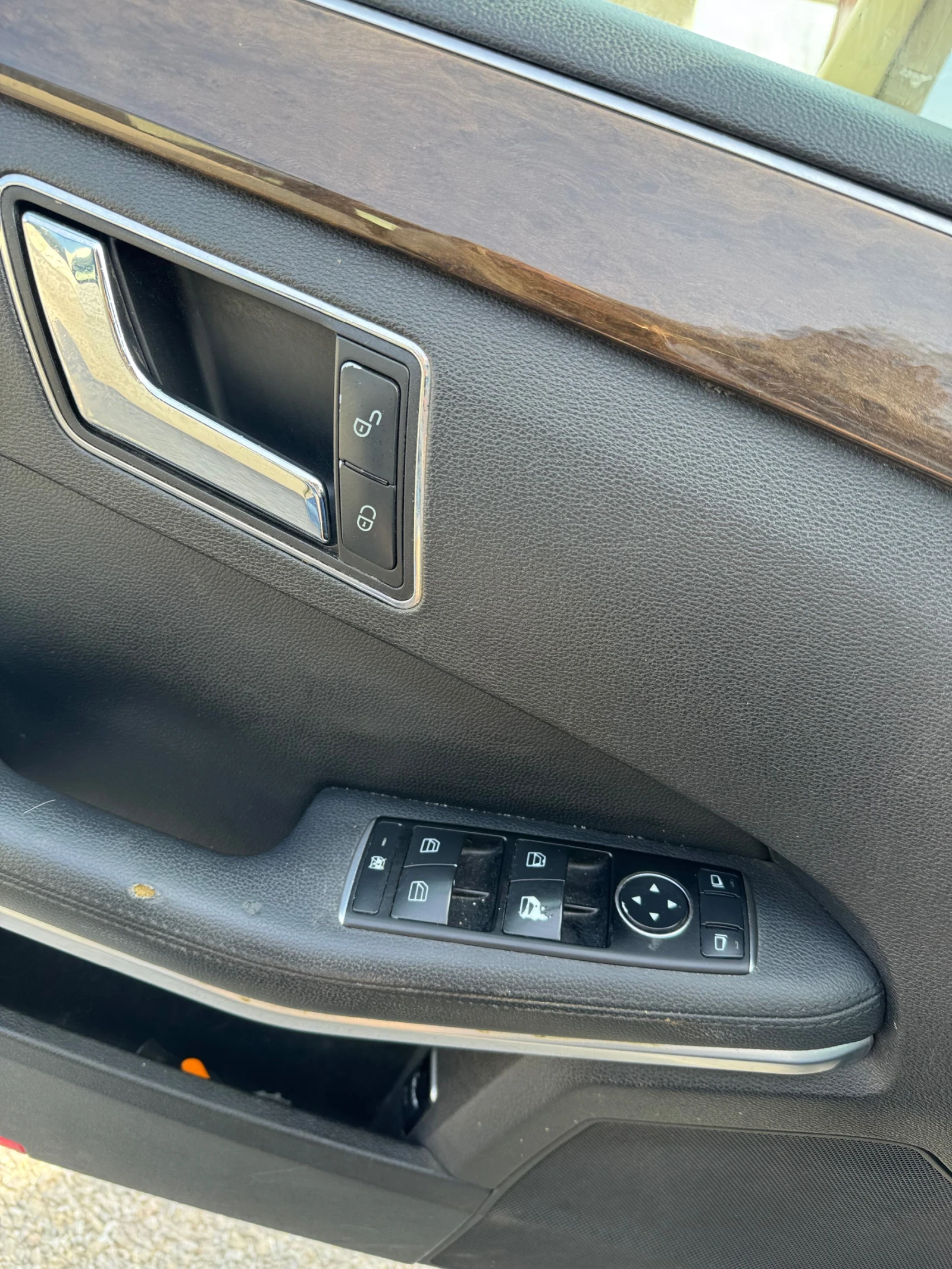 Mercedes-Benz E 200, снимка 11 - Автомобили и джипове - 53989313