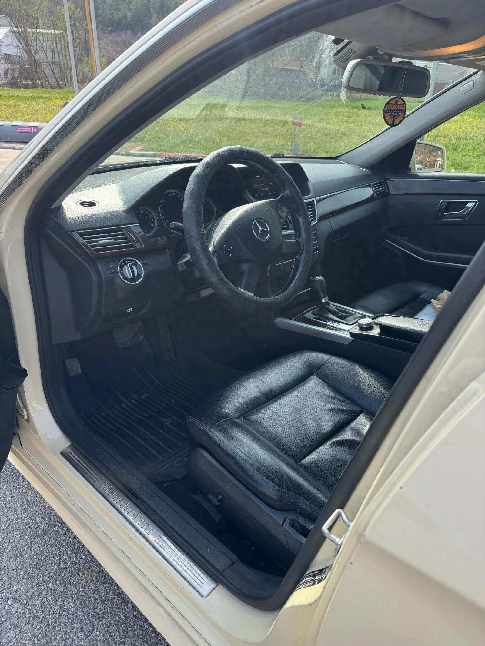 Mercedes-Benz E 200, снимка 6 - Автомобили и джипове - 53989313