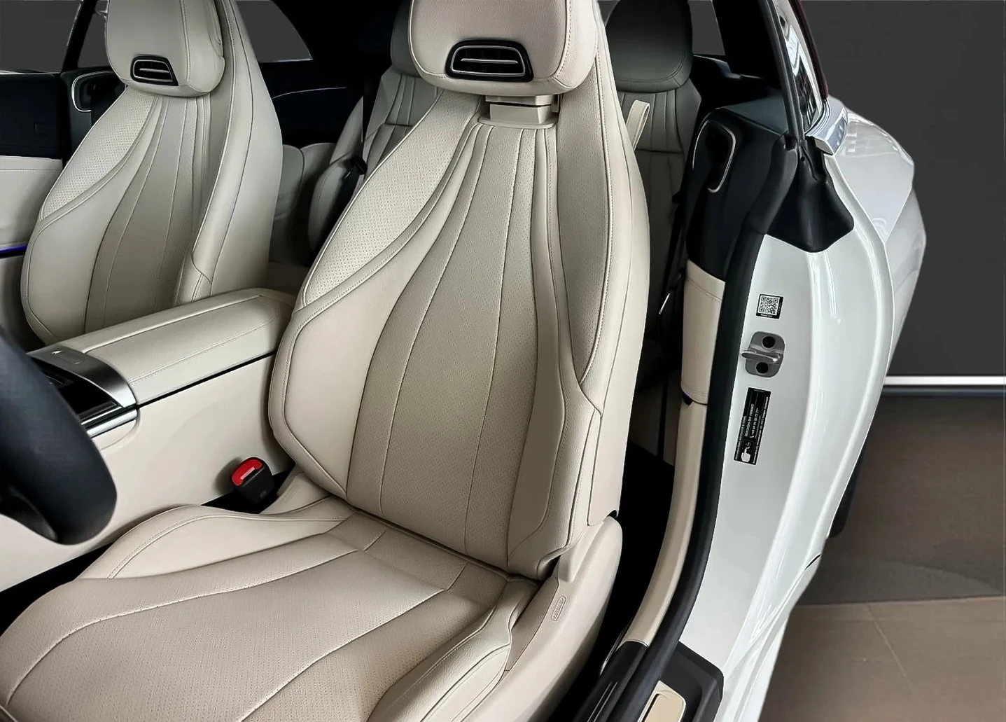 Mercedes-Benz CLE 200 4MATIC AMG-Line Convertible, снимка 5 - Автомобили и джипове - 54121089