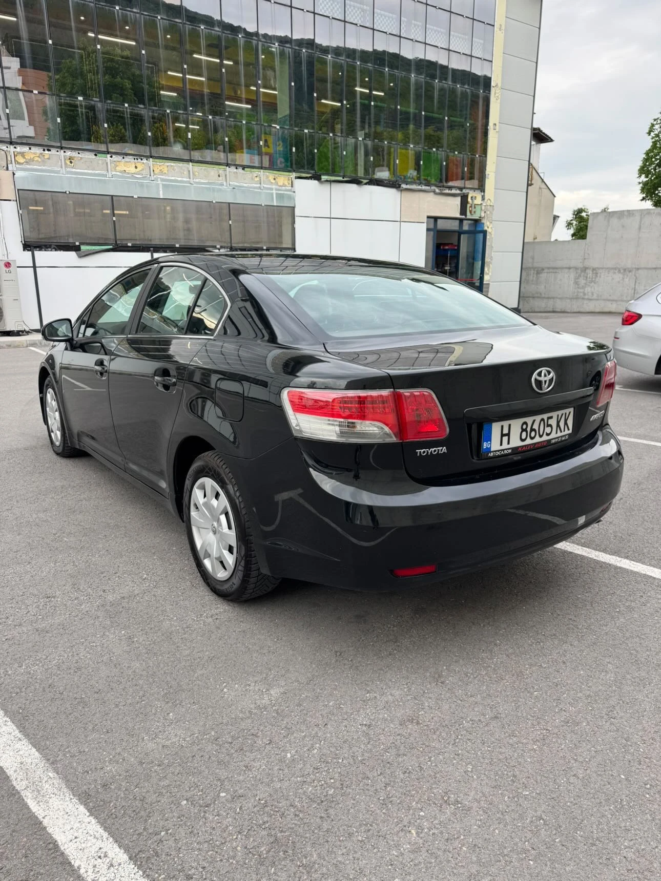 Toyota Avensis 2.0D 4D, снимка 5 - Автомобили и джипове - 54742988