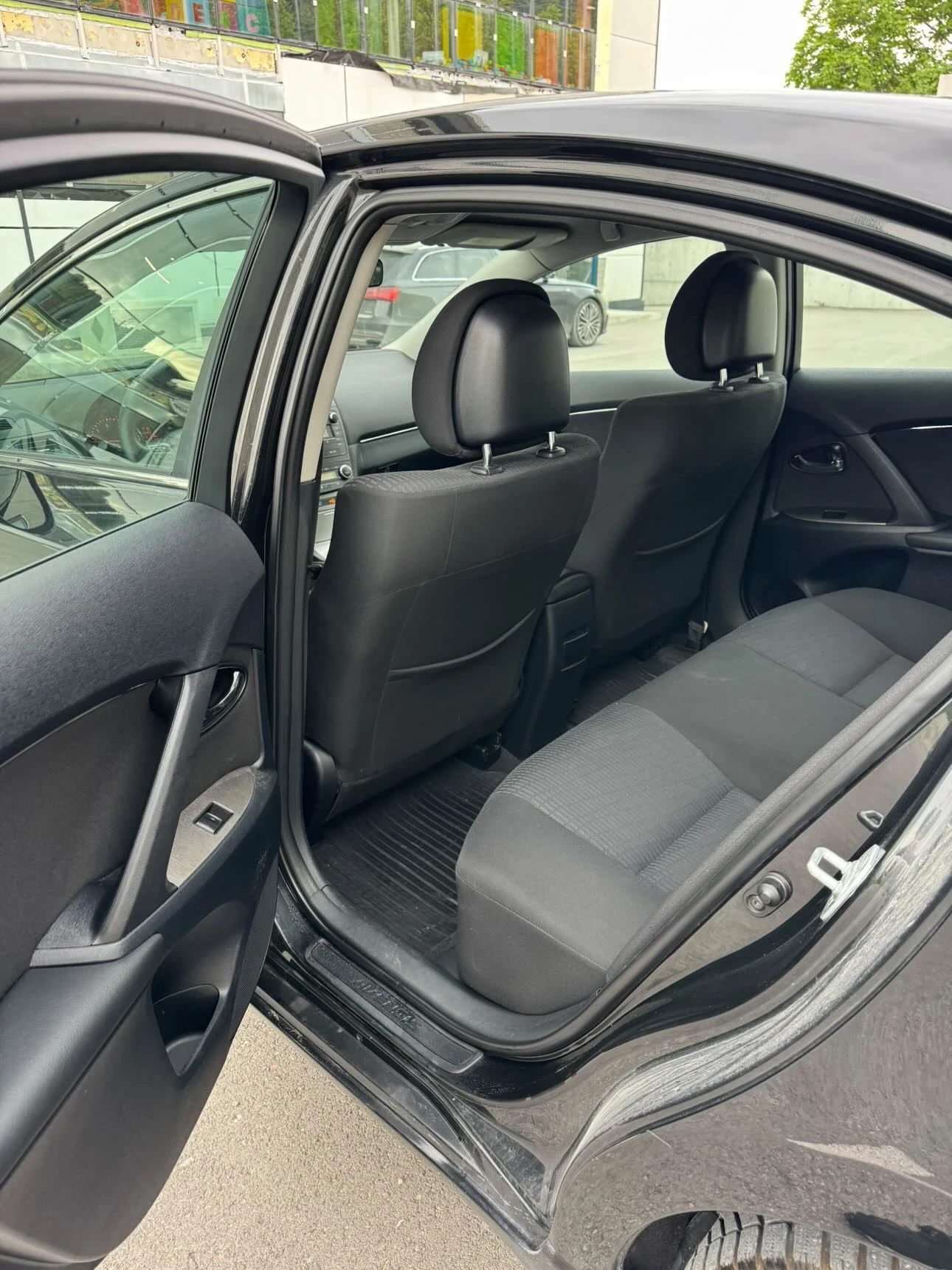 Toyota Avensis 2.0D 4D, снимка 7 - Автомобили и джипове - 54742988