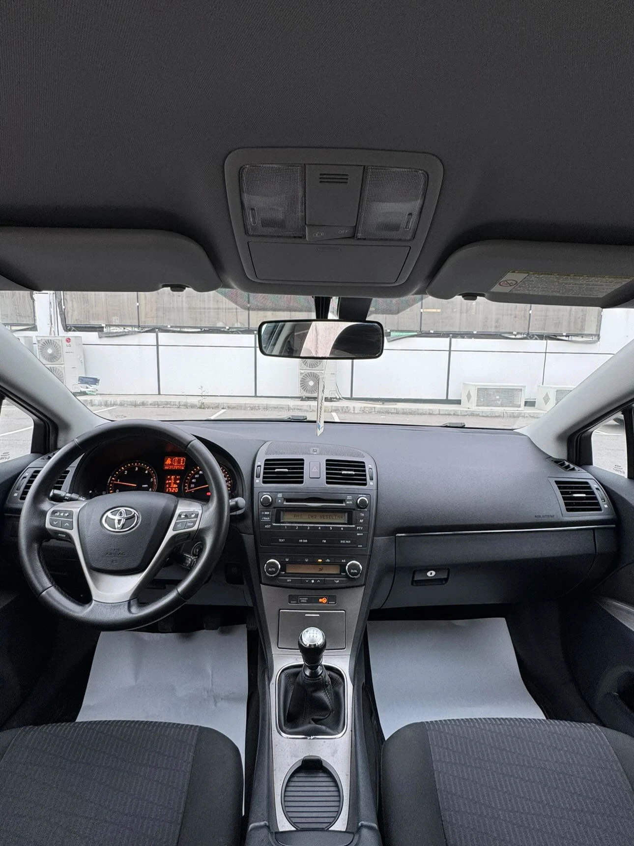 Toyota Avensis 2.0D 4D, снимка 9 - Автомобили и джипове - 54742988