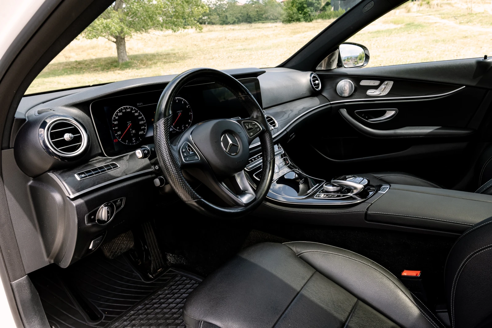 Mercedes-Benz E 400 4Matic , снимка 9 - Автомобили и джипове - 55308135