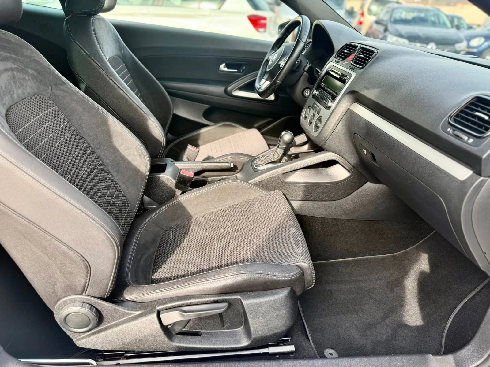 VW Scirocco 1.4 АВТОМАТИК, снимка 12 - Автомобили и джипове - 55347436